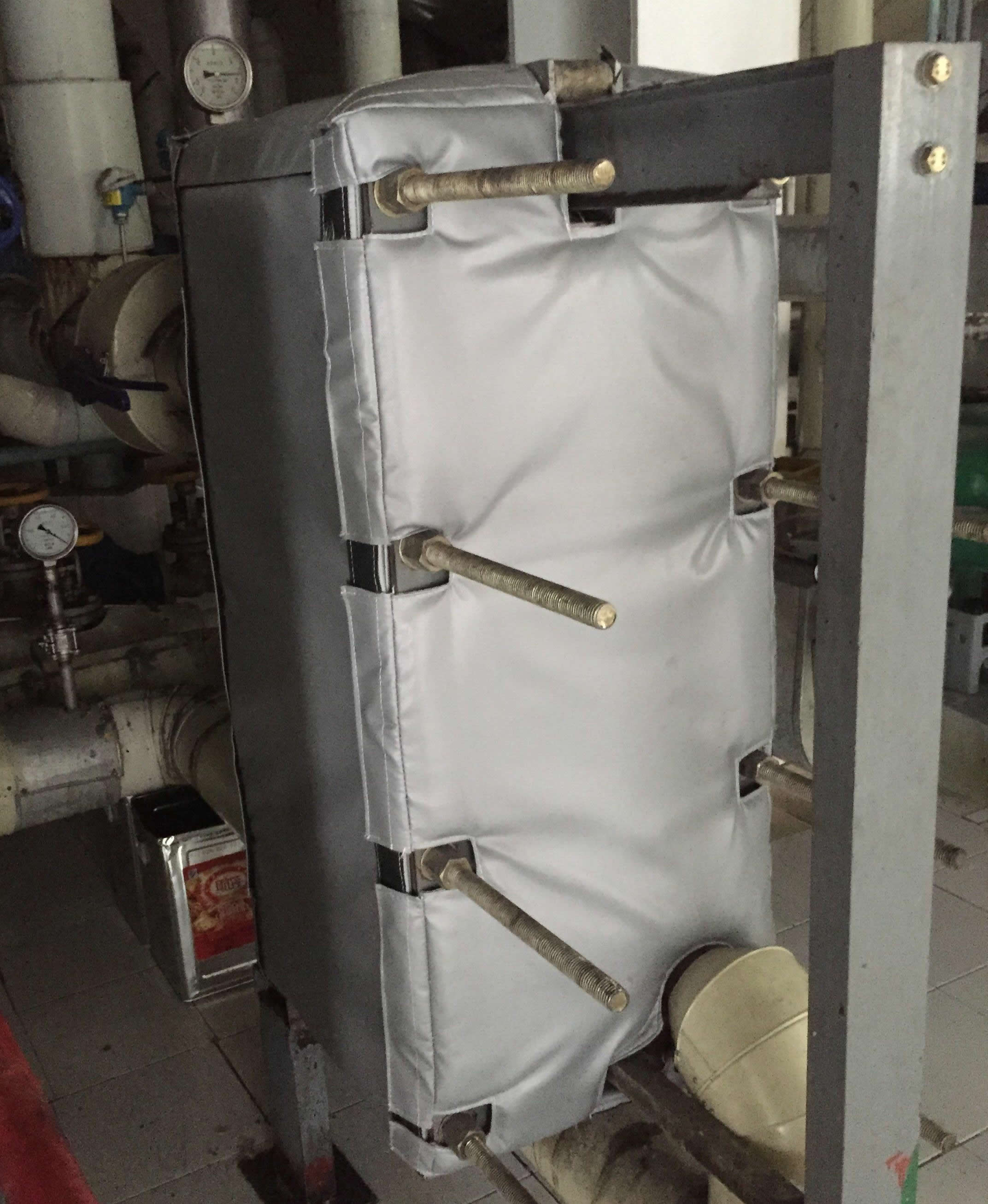 板式<a href=http://m.njmbwj.cn/e/tags/?tagname=%E6%8D%A2%E7%83%AD%E5%99%A8%E4%BF%9D%E6%B8%A9 target=_blank class=infotextkey>換熱器保溫</a>套