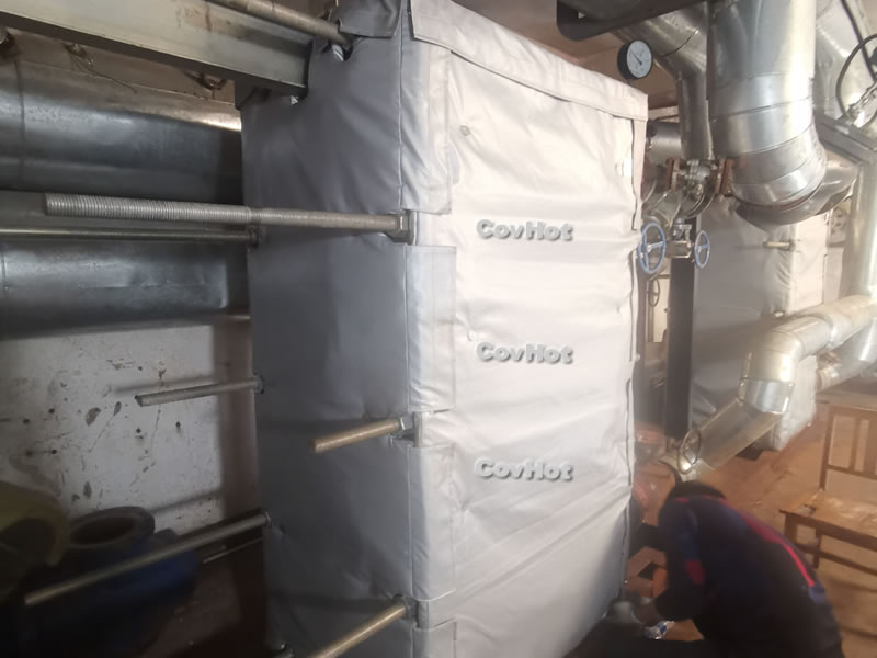 板式<a href=http://m.njmbwj.cn/e/tags/?tagname=%E6%8D%A2%E7%83%AD%E5%99%A8%E4%BF%9D%E6%B8%A9 target=_blank class=infotextkey>換熱器保溫</a>,<a href=http://m.njmbwj.cn/e/tags/?tagname=%E5%8F%AF%E6%8B%86%E5%8D%B8%E4%BF%9D%E6%B8%A9%E5%A5%97 target=_blank class=infotextkey>可拆卸<a href=http://m.njmbwj.cn/e/tags/?tagname=%E4%BF%9D%E6%B8%A9%E5%A5%97 target=_blank class=infotextkey>保溫套</a></a>